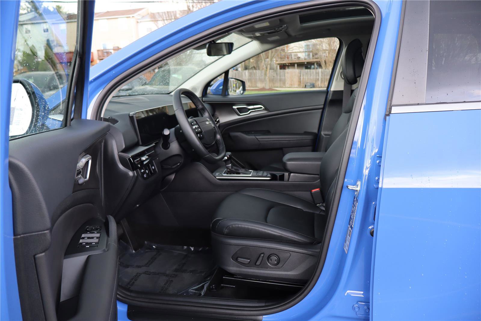 Certified 2026 Kia Sportage EX w/ EX Panorama Roof Package image 12