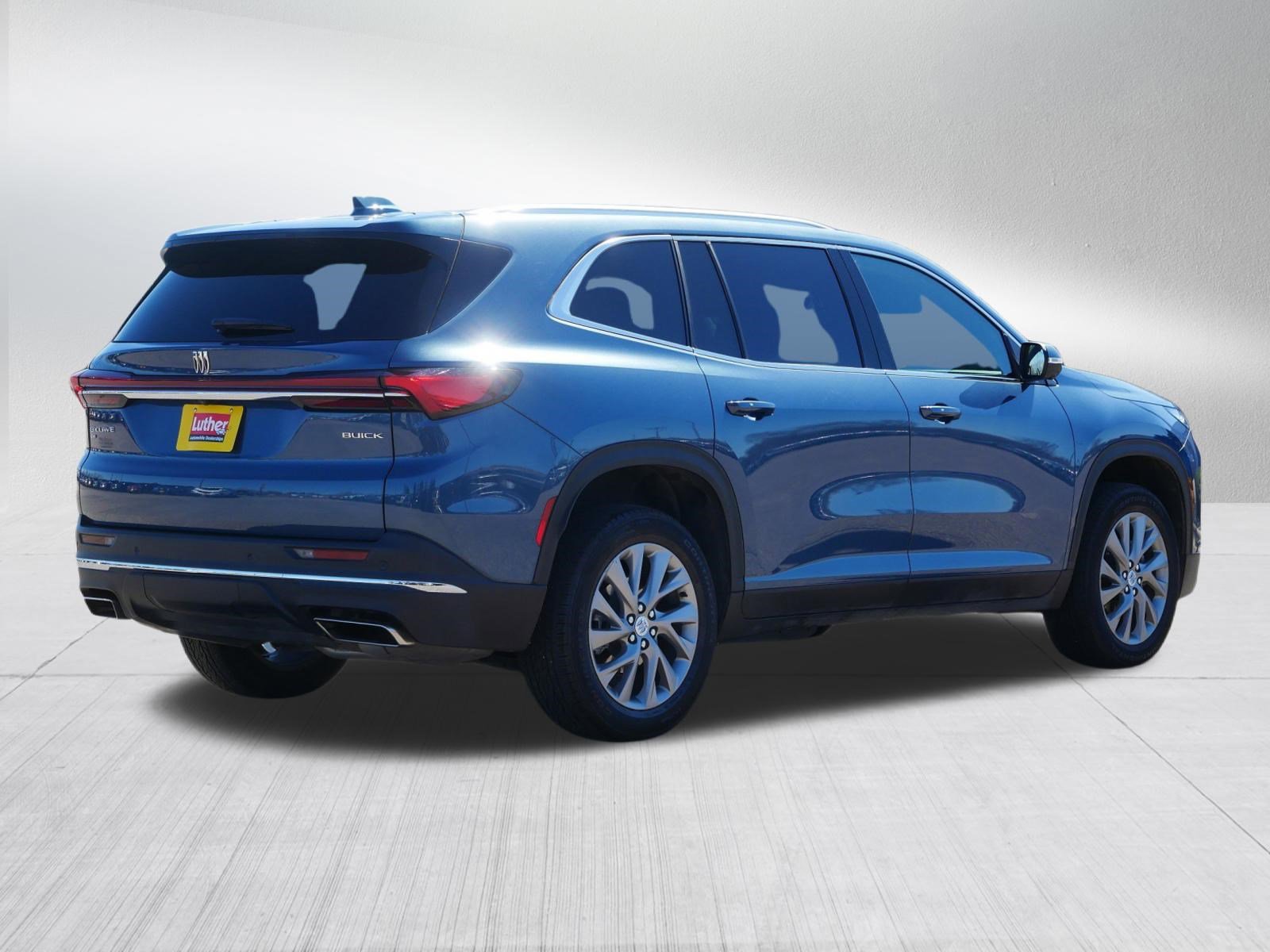 Used 2025 Buick Enclave Preferred image 7