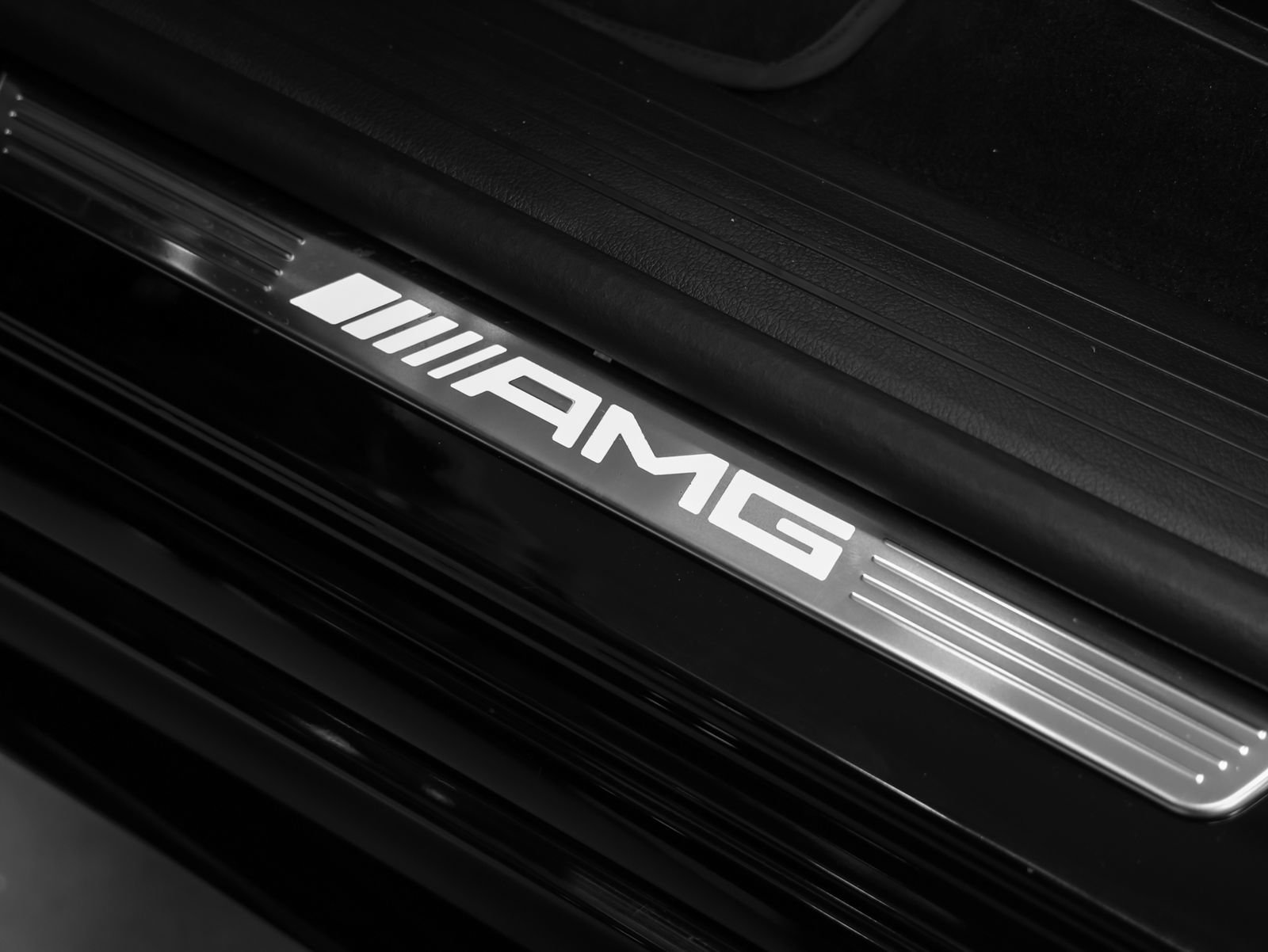Used 2025 Mercedes-Benz GLE 63 AMG S w/ AMG Night Package image 34