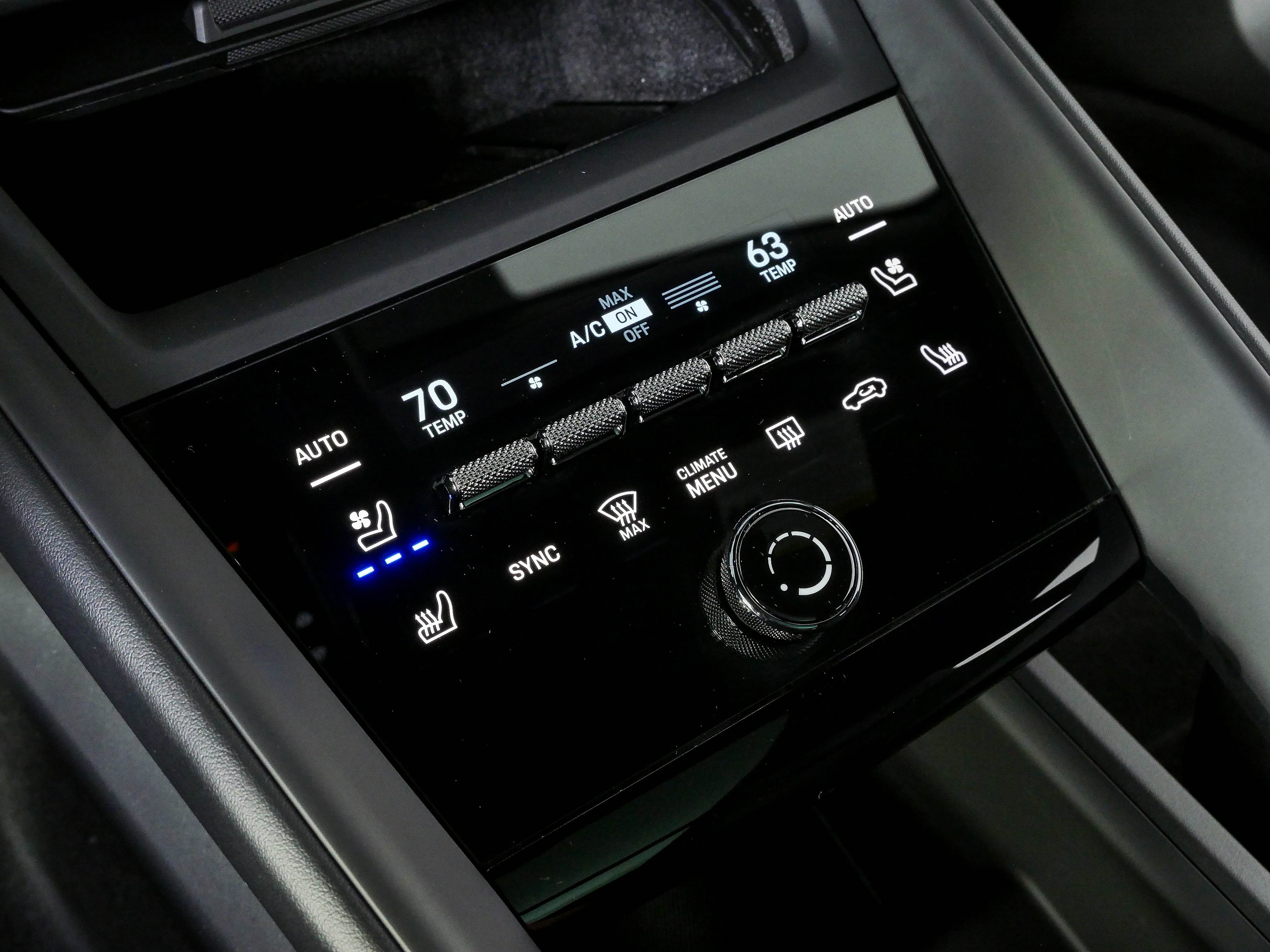 Used 2025 Porsche Macan Electric RWD image 17