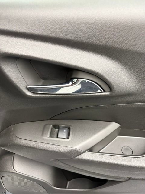 Used 2024 Chevrolet Trax RS FWD image 50