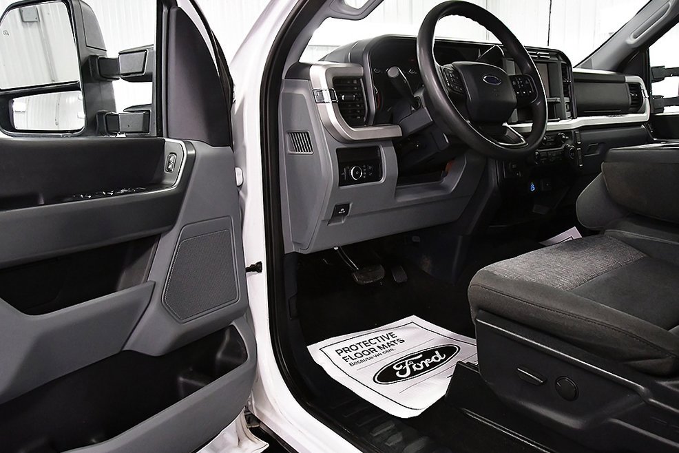 Used 2024 Ford F350 XLT image 19