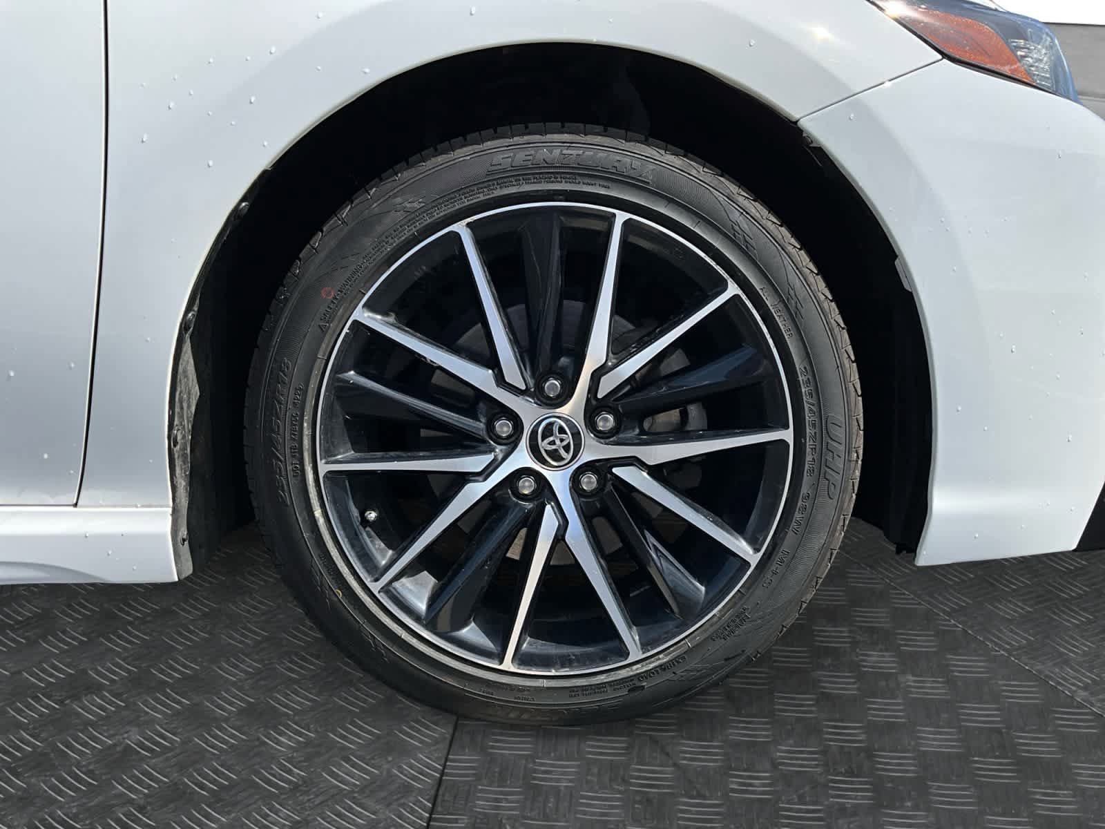 Used 2021 Toyota Camry SE FWD image 12