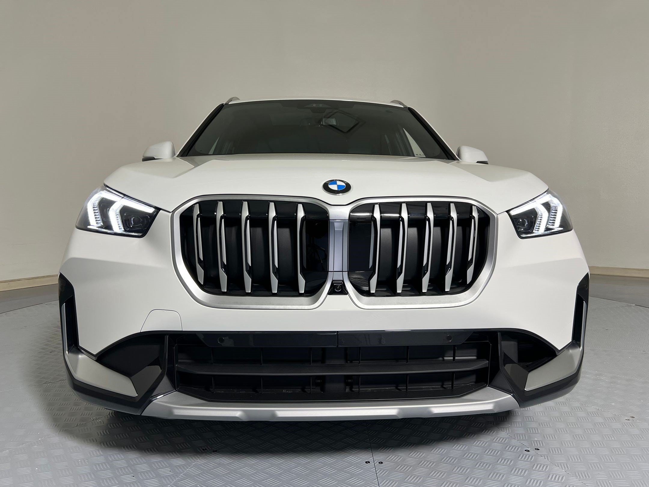 New 2026 BMW X1 xDrive28i w/ Technology Package AWD/4WD image 5