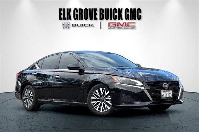 Used 2024 Nissan Altima 2.5 SV image 2