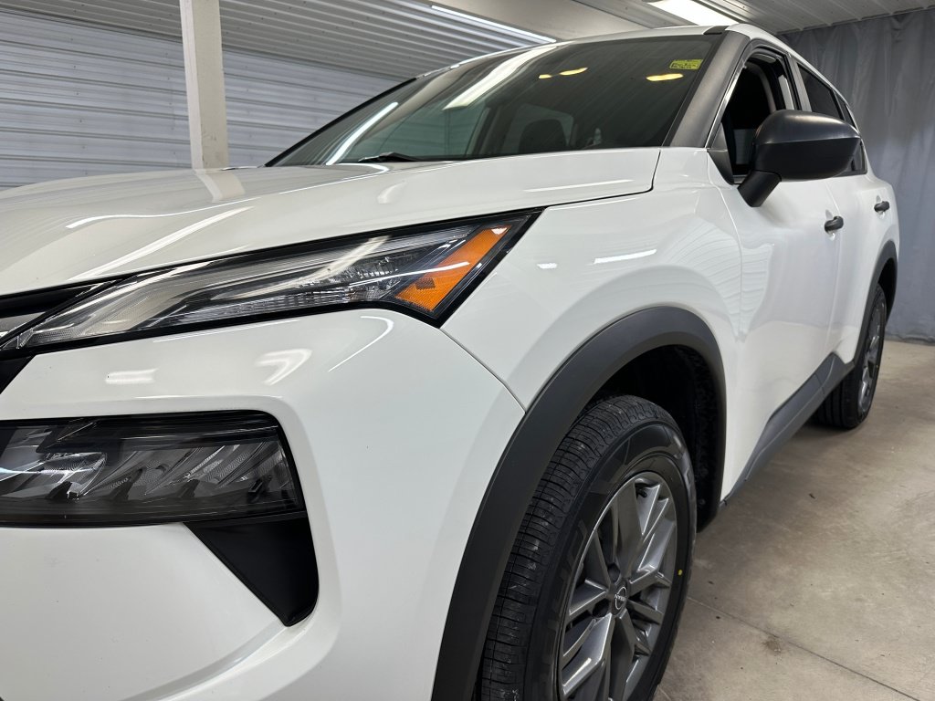 Used 2024 Nissan Rogue S FWD image 30