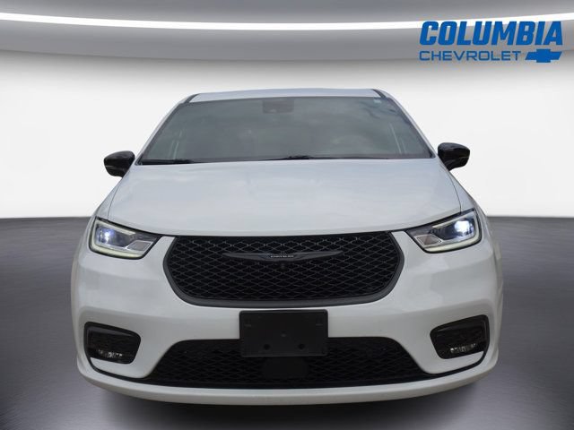 Used 2024 Chrysler Pacifica Limited w/ Uconnect Theater Family Group FWD image 7