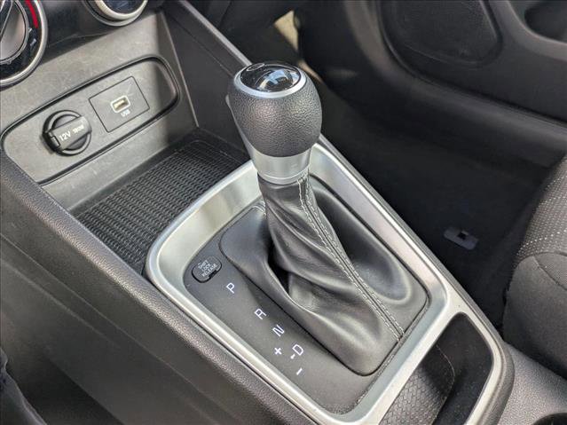 Used 2021 Hyundai Venue SE FWD image 11