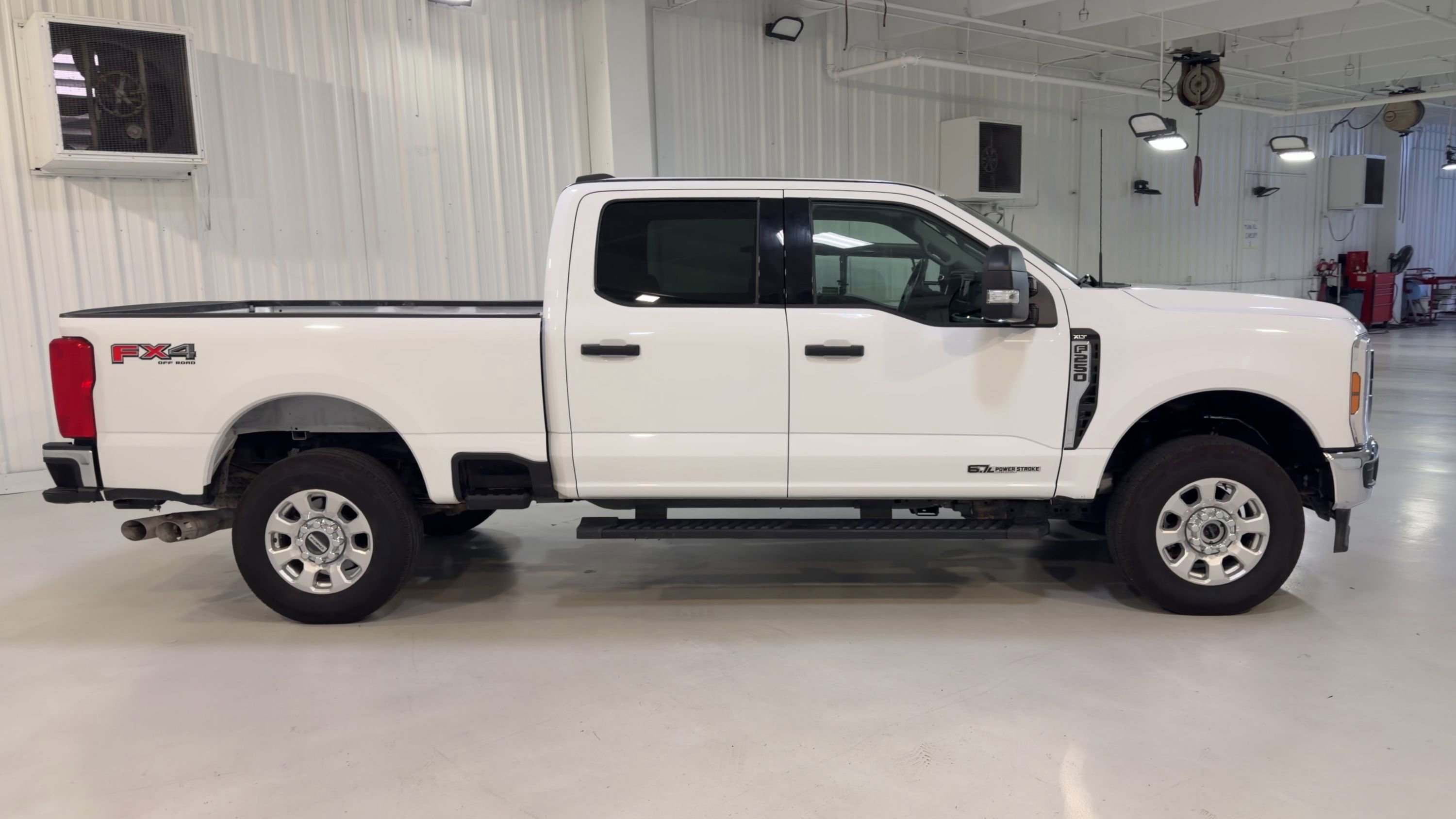 Used 2024 Ford F250 XLT w/ FX4 Off-Road Package image 2