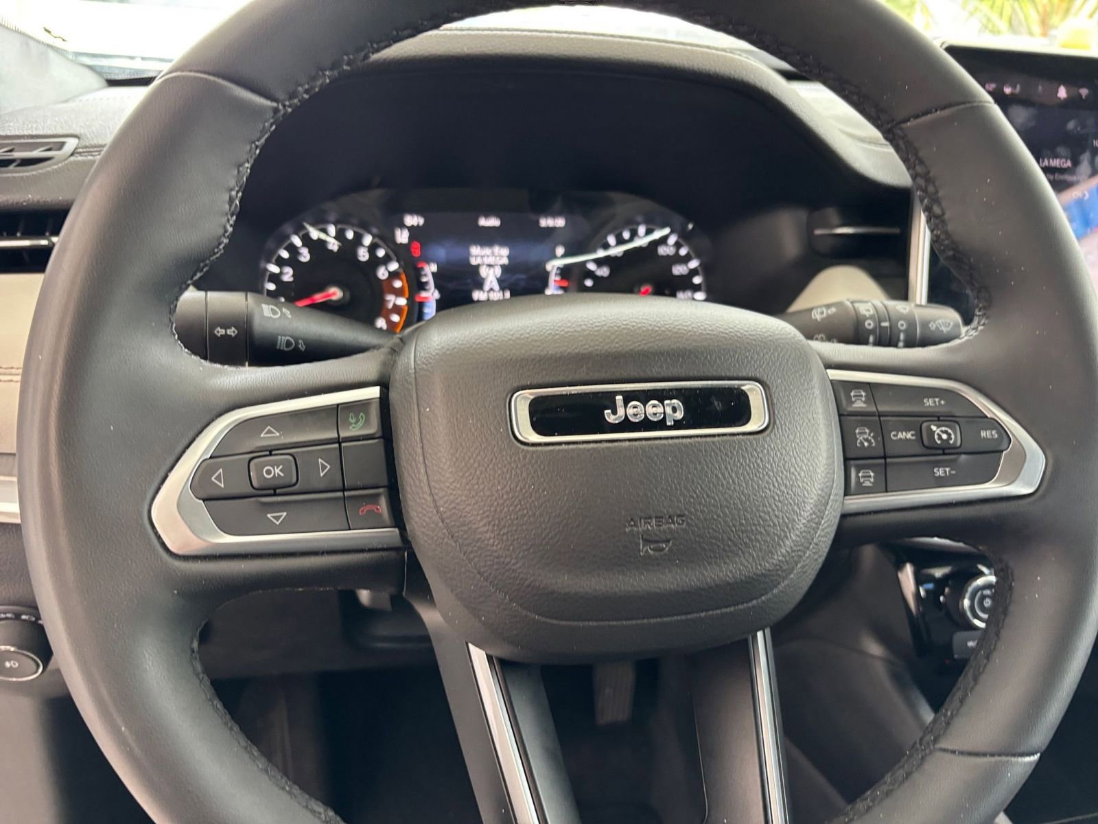 Used 2025 Jeep Compass Limited AWD/4WD image 28
