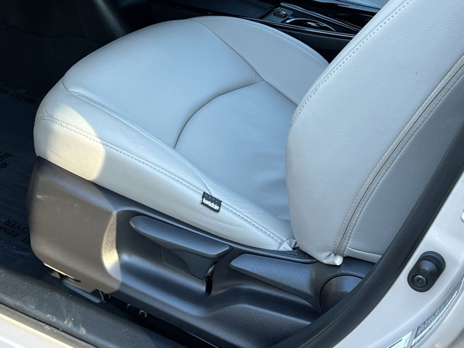 Used 2022 Toyota Prius Prime LE image 12