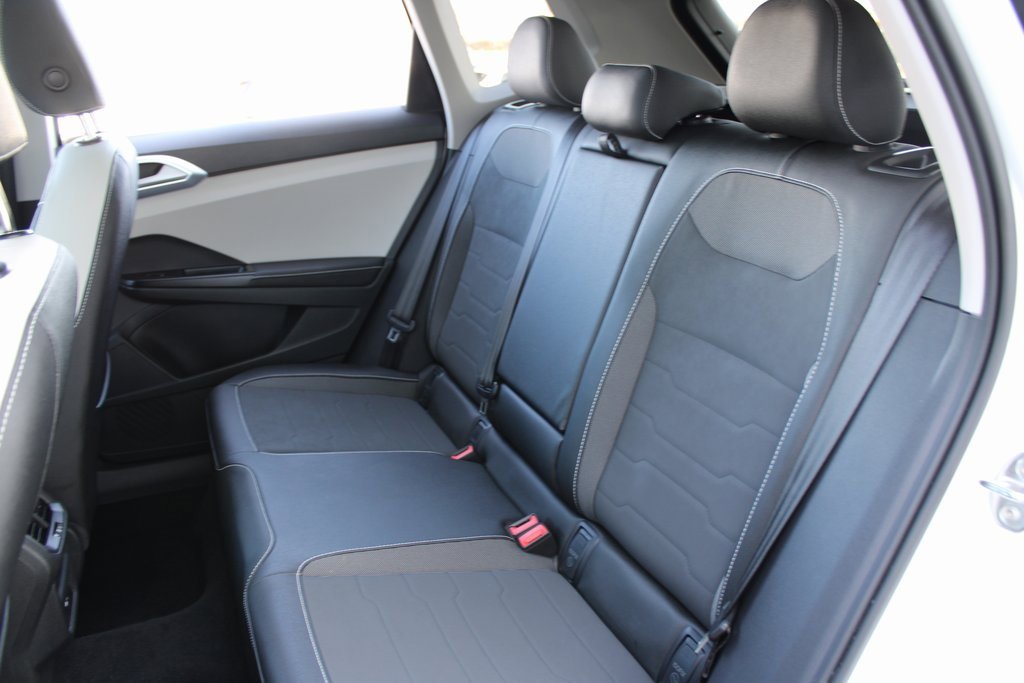 Certified 2025 Volkswagen Taos SE image 22