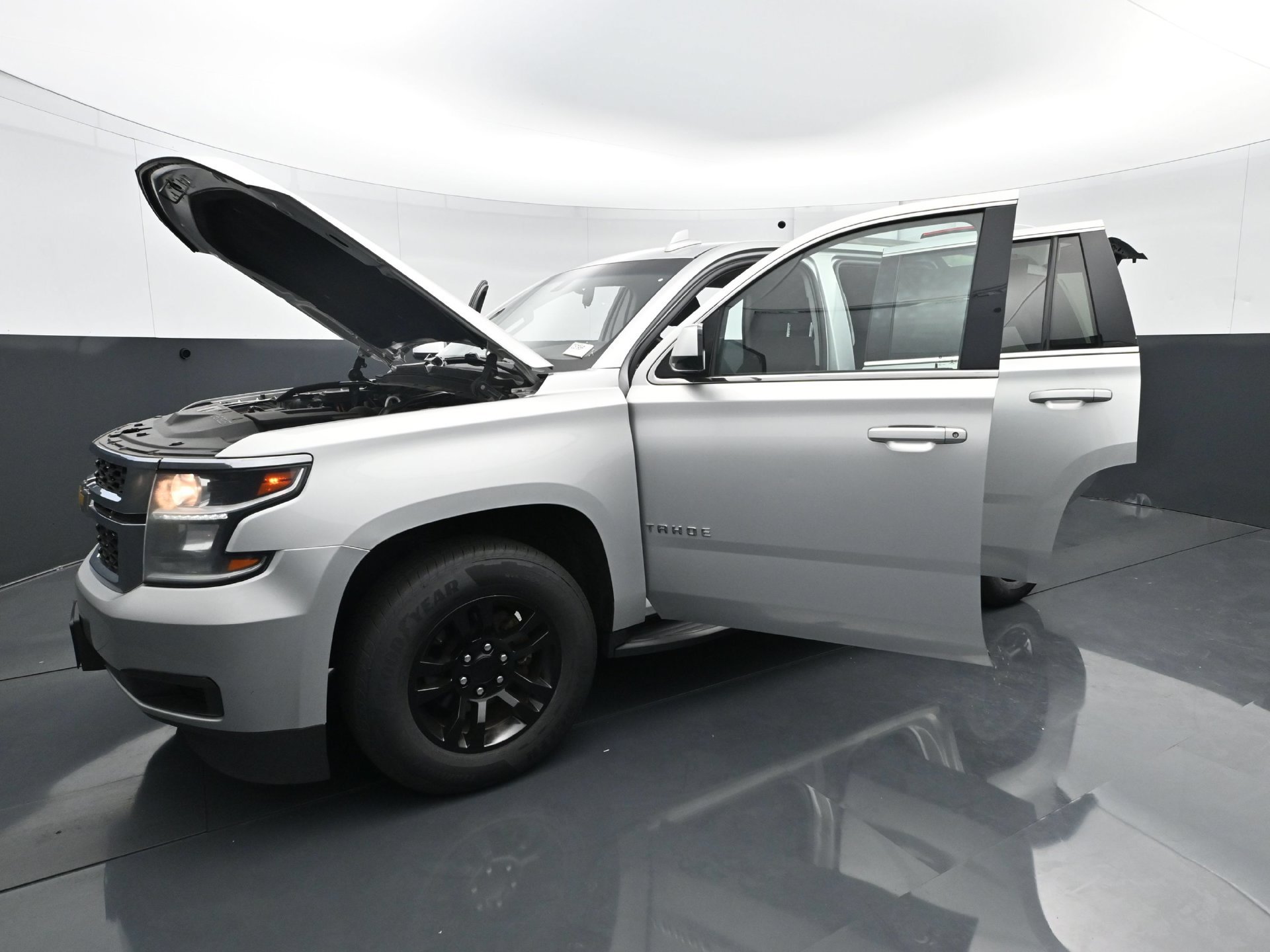 Used 2019 Chevrolet Tahoe LS AWD/4WD image 30