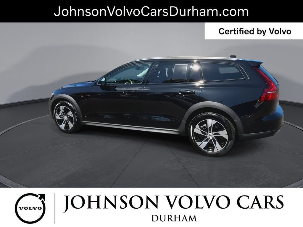Certified 2025 Volvo V60 B5 Cross Country Plus AWD/4WD image 7