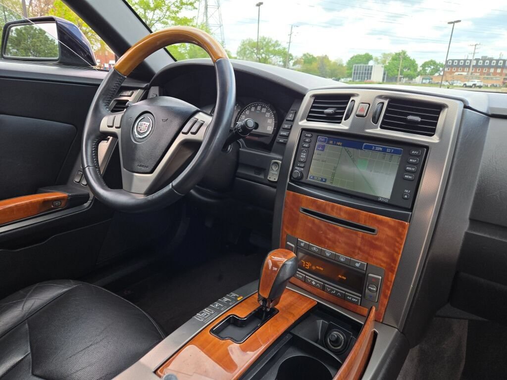 Used 2007 Cadillac XLR RWD image 7