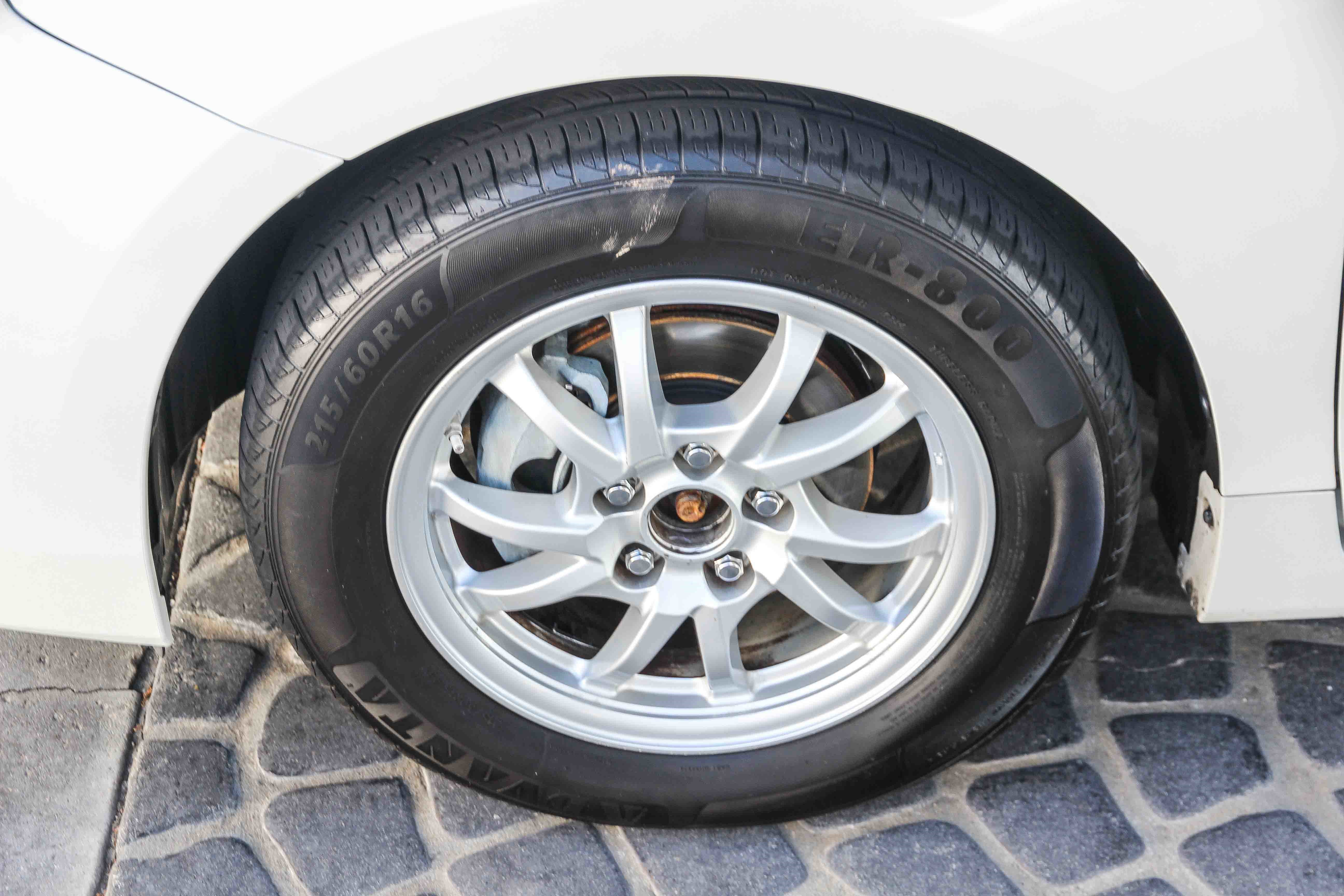 Used 2017 Toyota Prius V Five image 12