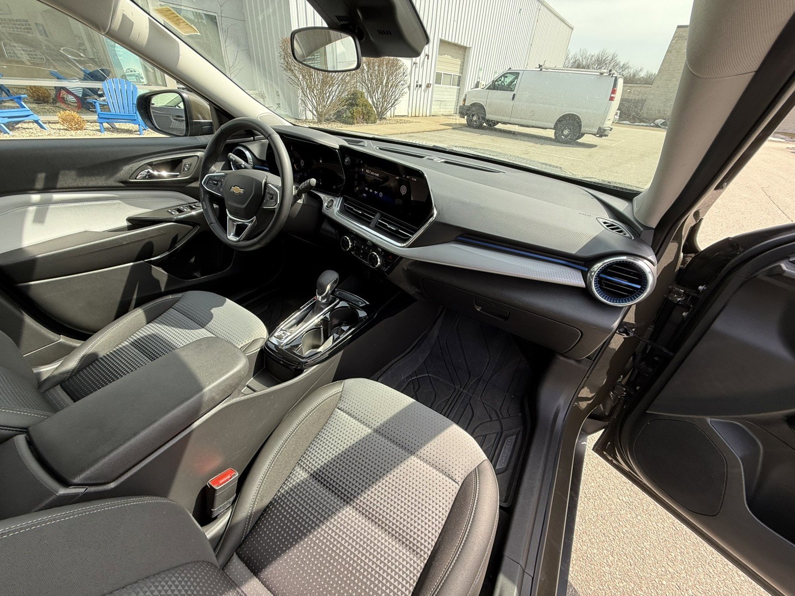 Used 2024 Chevrolet Trax LT w/ LT Convenience Package image 23