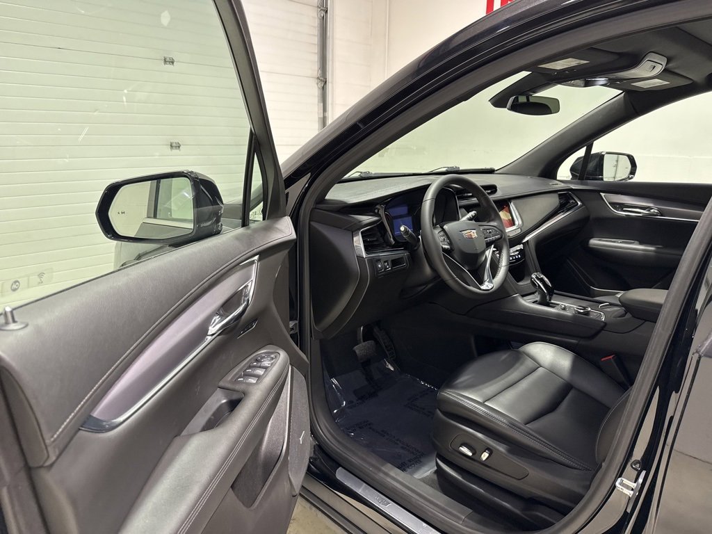 Used 2023 Cadillac XT6 Luxury image 10