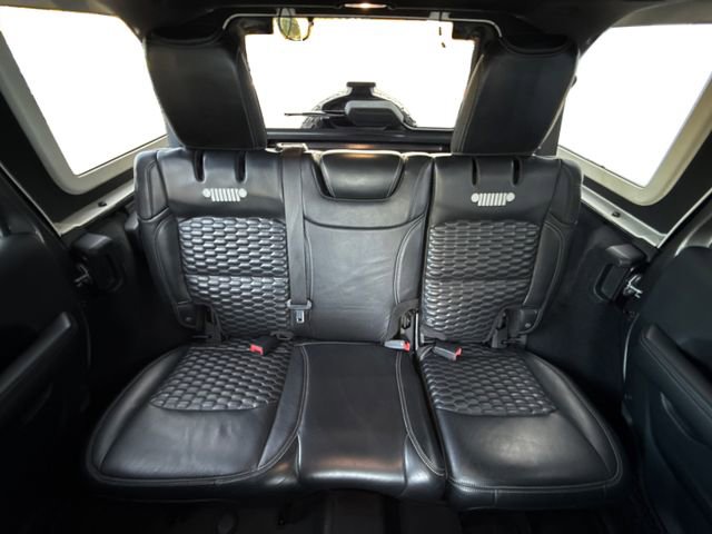 Used 2018 Jeep Wrangler Unlimited Sahara image 16