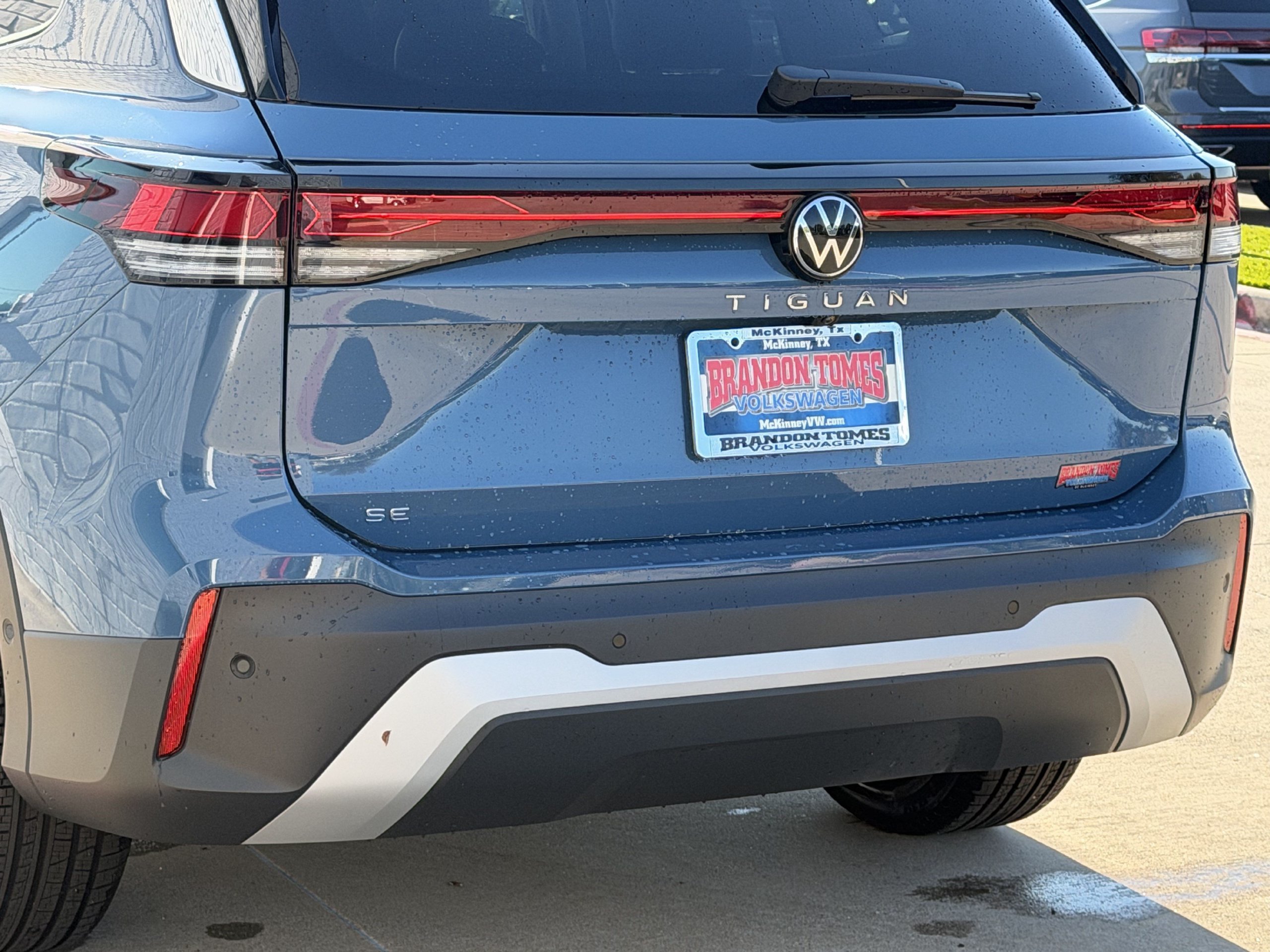 New 2026 Volkswagen Tiguan SE FWD image 8