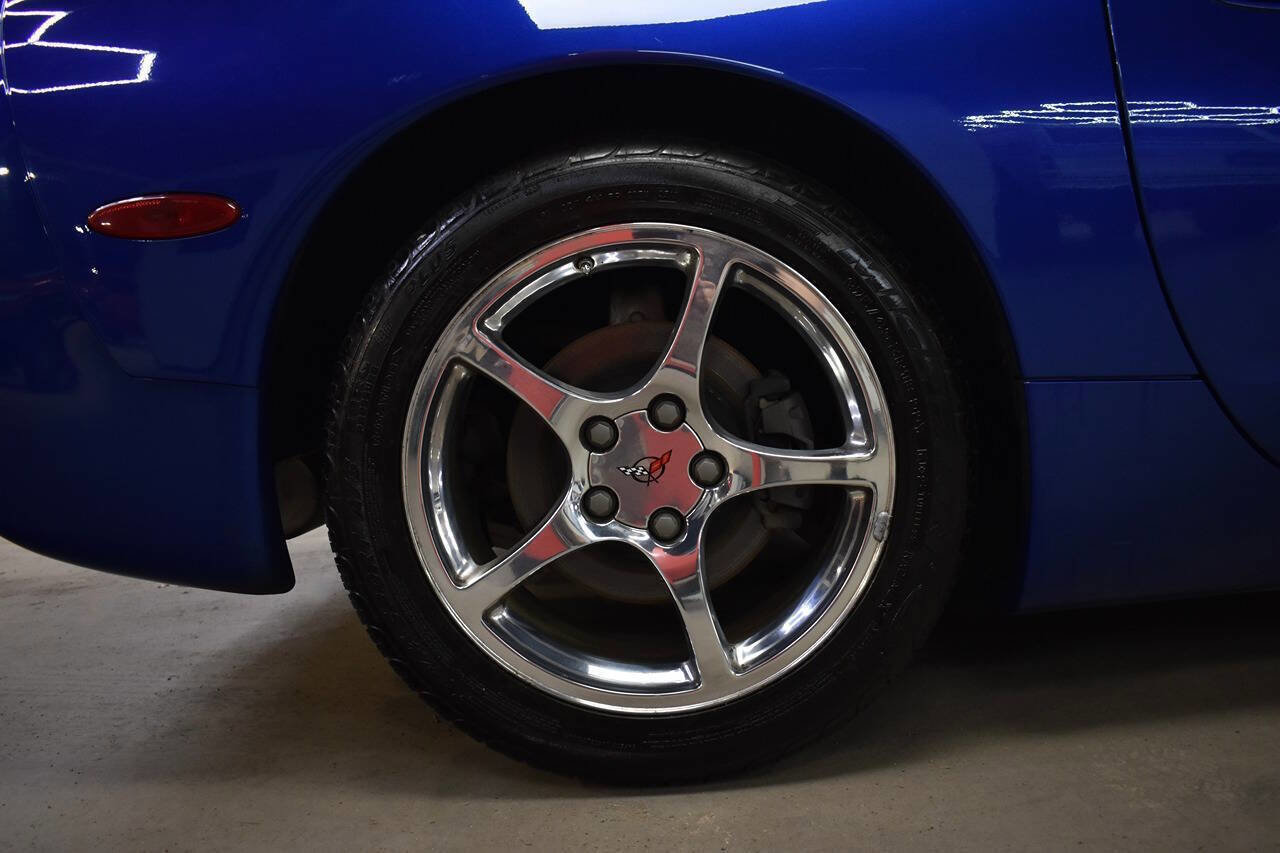 Used 2002 Chevrolet Corvette Coupe w/ Preferred Equipment Group1 RWD image 12