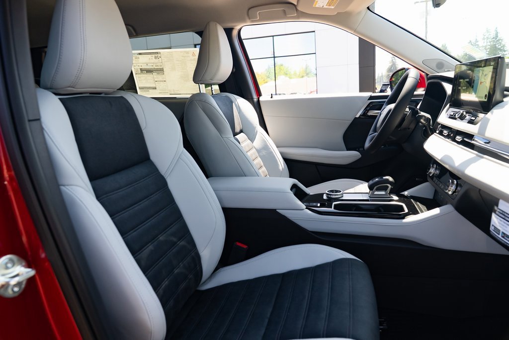 New 2025 Mitsubishi Outlander SEL image 25