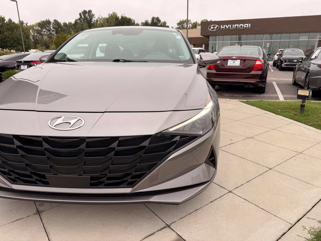 Used 2023 Hyundai Elantra SEL w/ Convenience Package FWD image 12