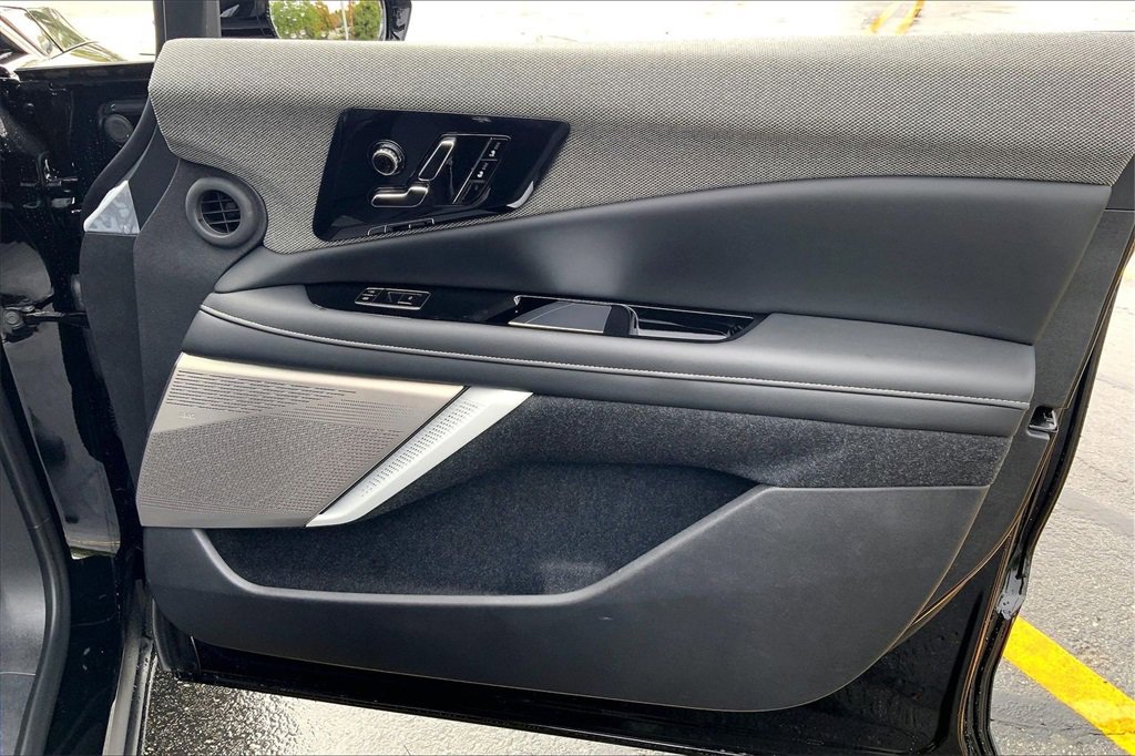 New 2026 Cadillac Optiq Luxury 1 image 32