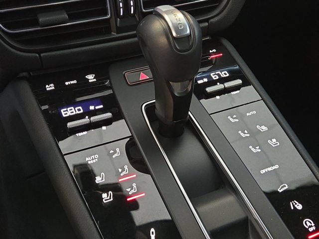Used 2025 Porsche Macan AWD/4WD image 20