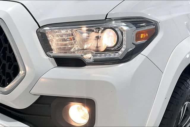 Used 2018 Toyota Tacoma TRD Sport AWD/4WD image 39