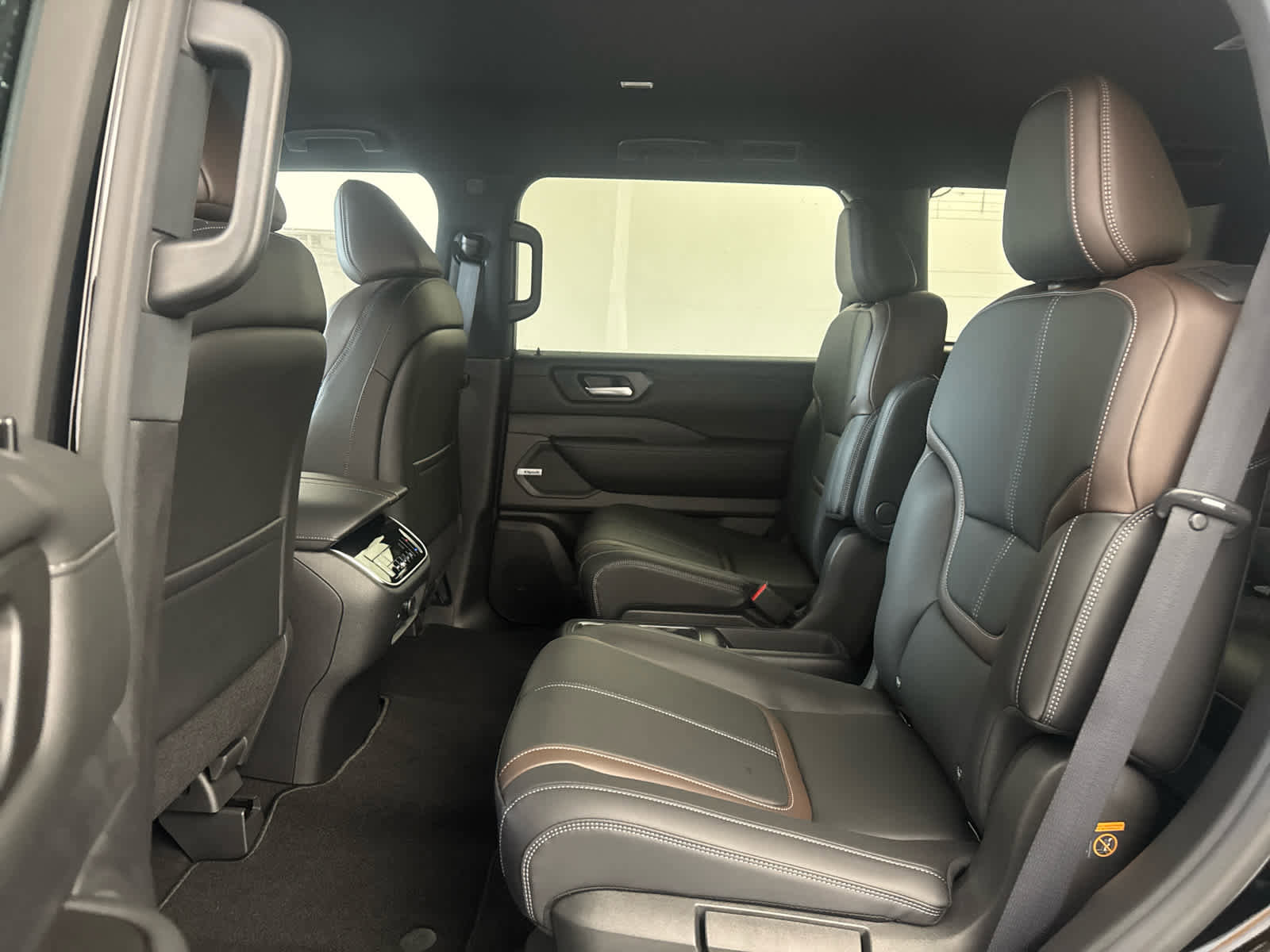 New 2026 Nissan Armada SL image 11