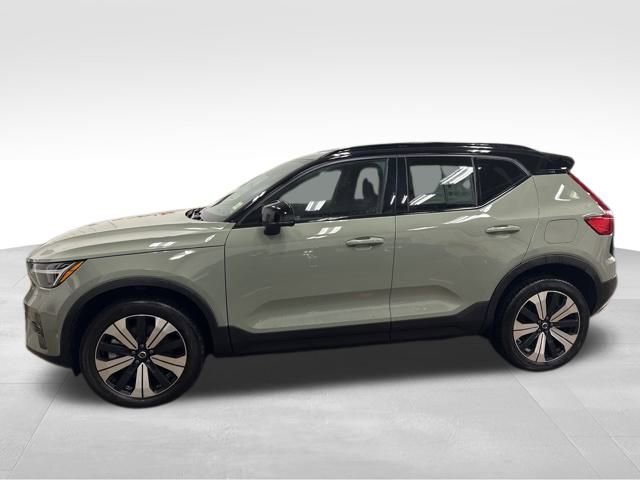 Used 2023 Volvo XC40 Recharge Plus image 5