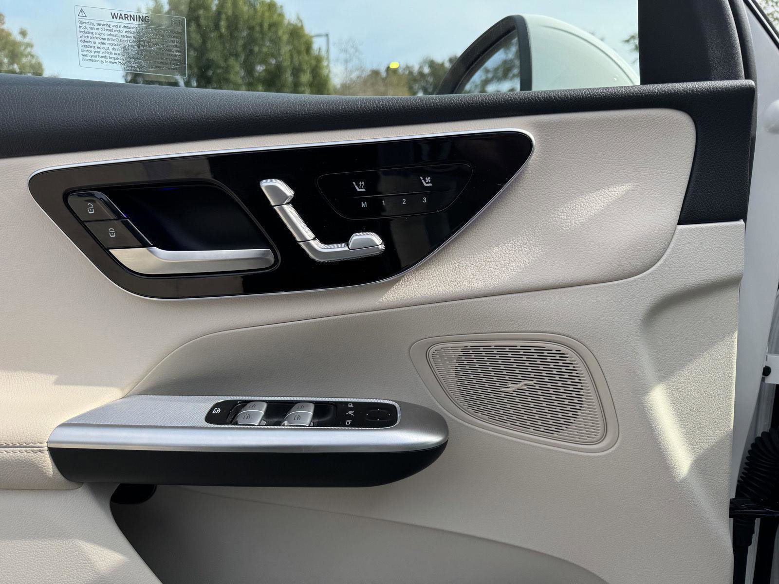 Certified 2025 Mercedes-Benz GLC 300 image 6