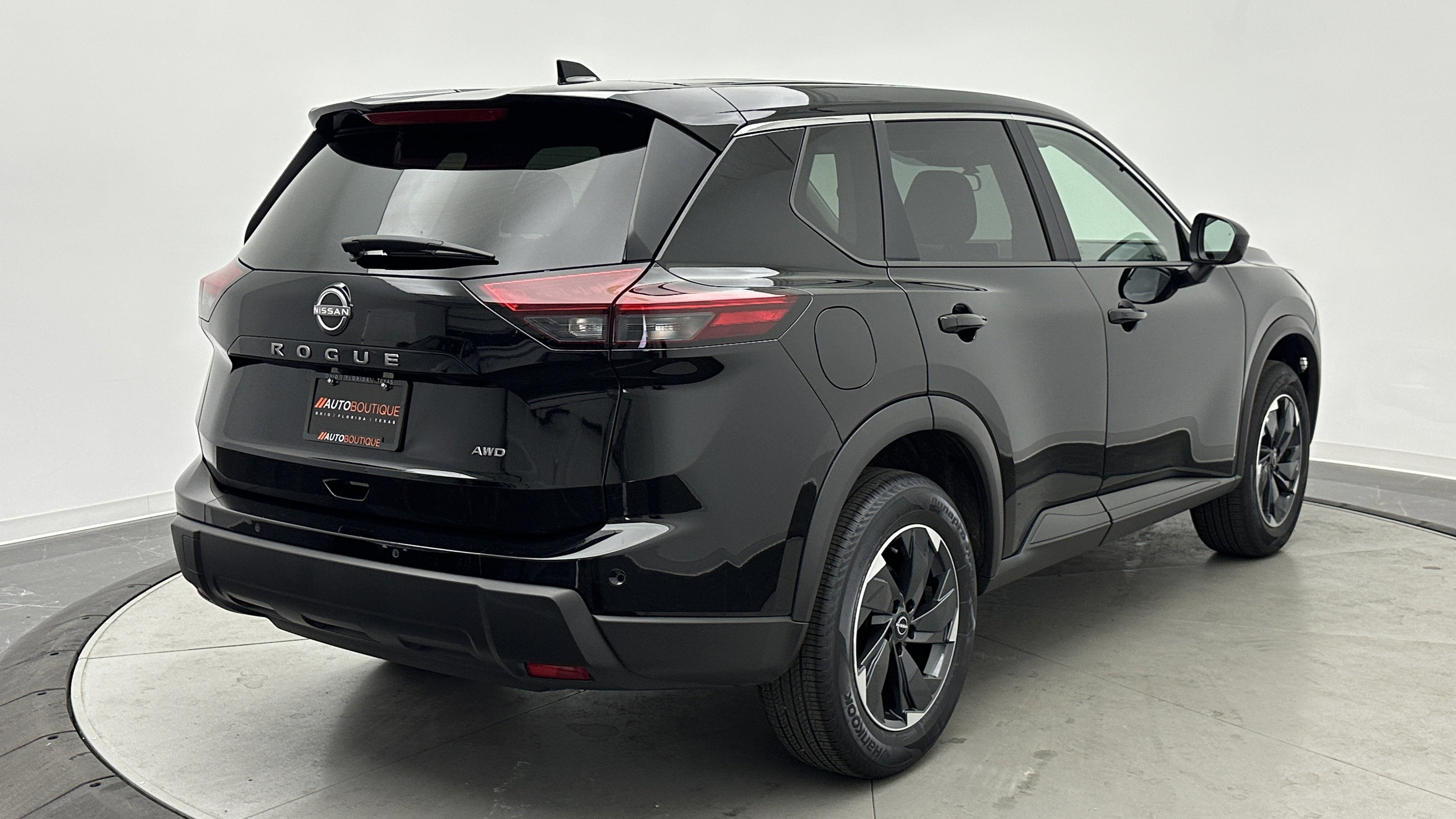 Used 2025 Nissan Rogue SV image 7