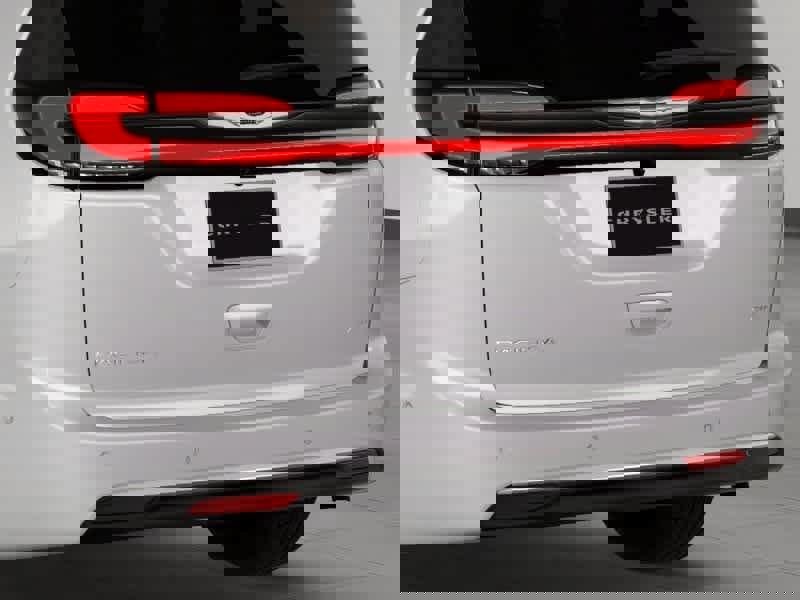 New 2026 Chrysler Pacifica Pinnacle image 16