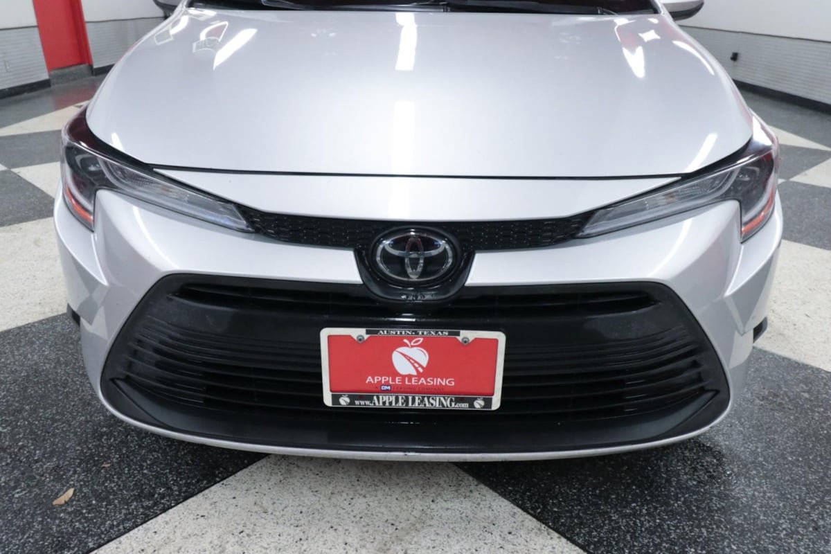 Used 2023 Toyota Corolla LE FWD image 4
