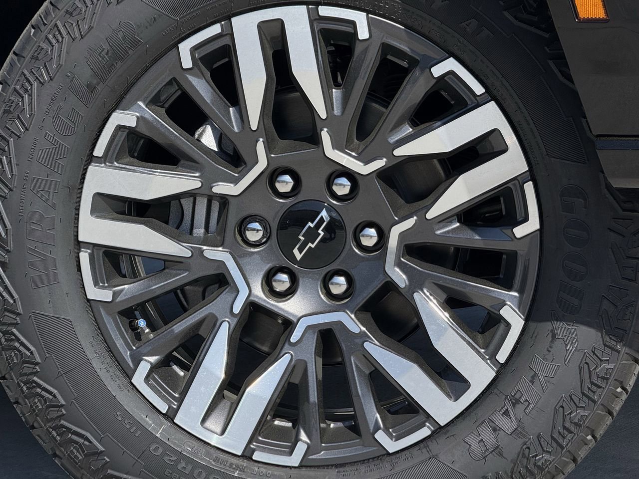New 2026 Chevrolet Tahoe Z71 w/ Z71 Off-Road Package AWD/4WD image 9