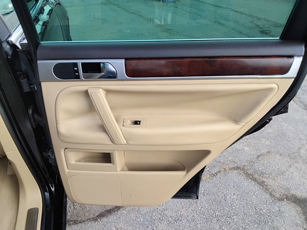 Used 2008 Volkswagen Touareg VR6 image 17