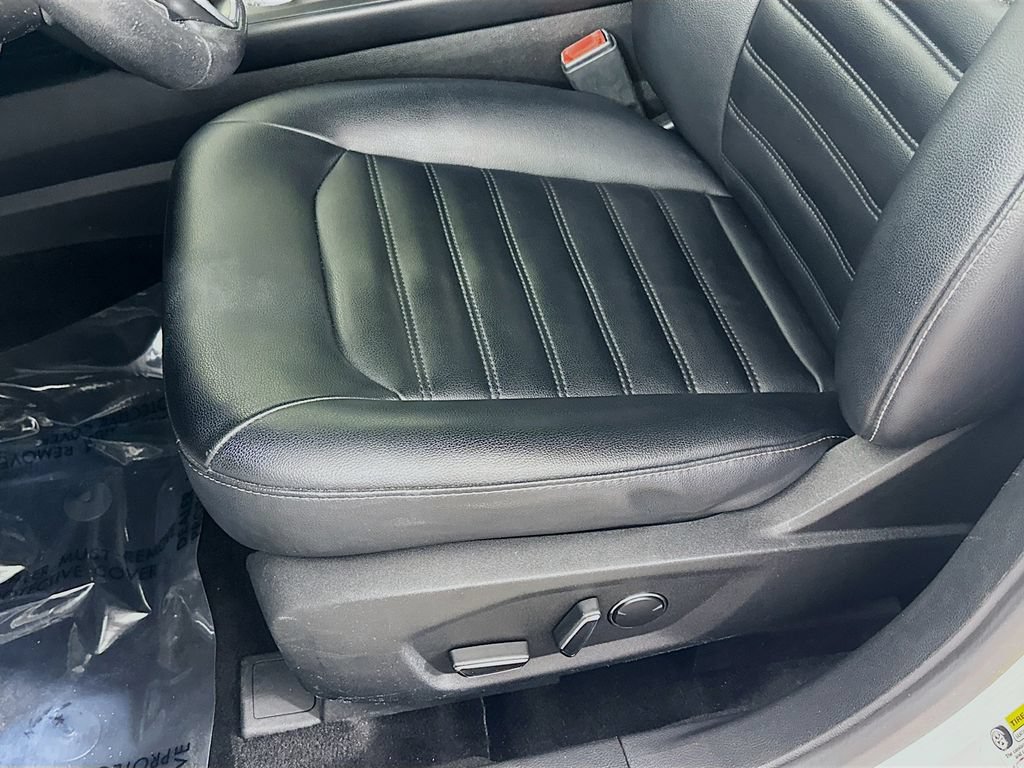 Used 2020 Ford Fusion SEL FWD image 26