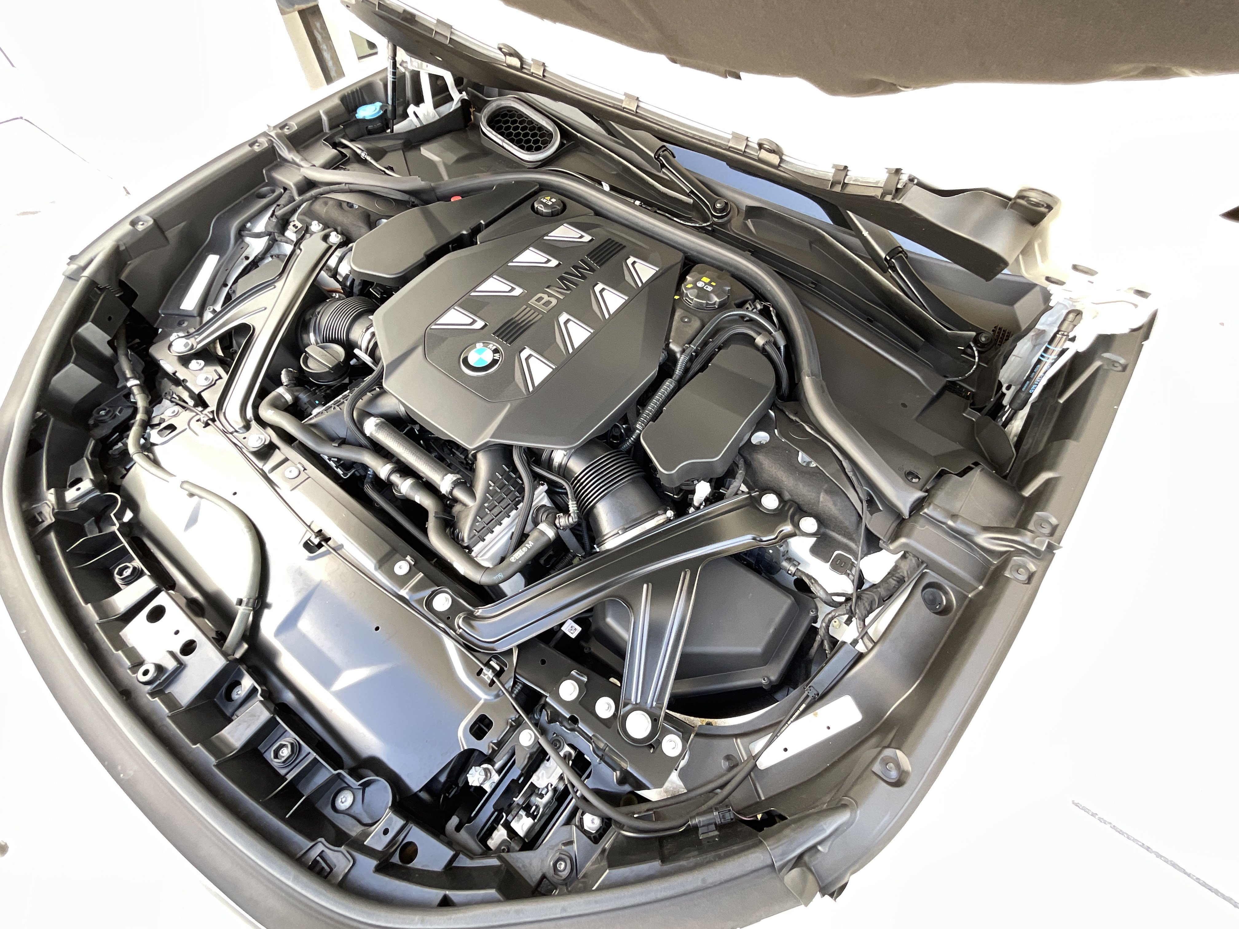 Certified 2024 BMW 760i xDrive w/ Premium Package 2 AWD/4WD image 32