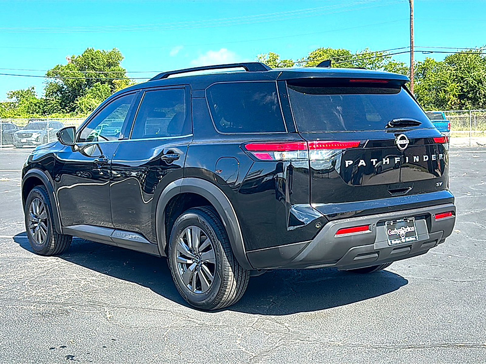 Used 2024 Nissan Pathfinder SV FWD image 6