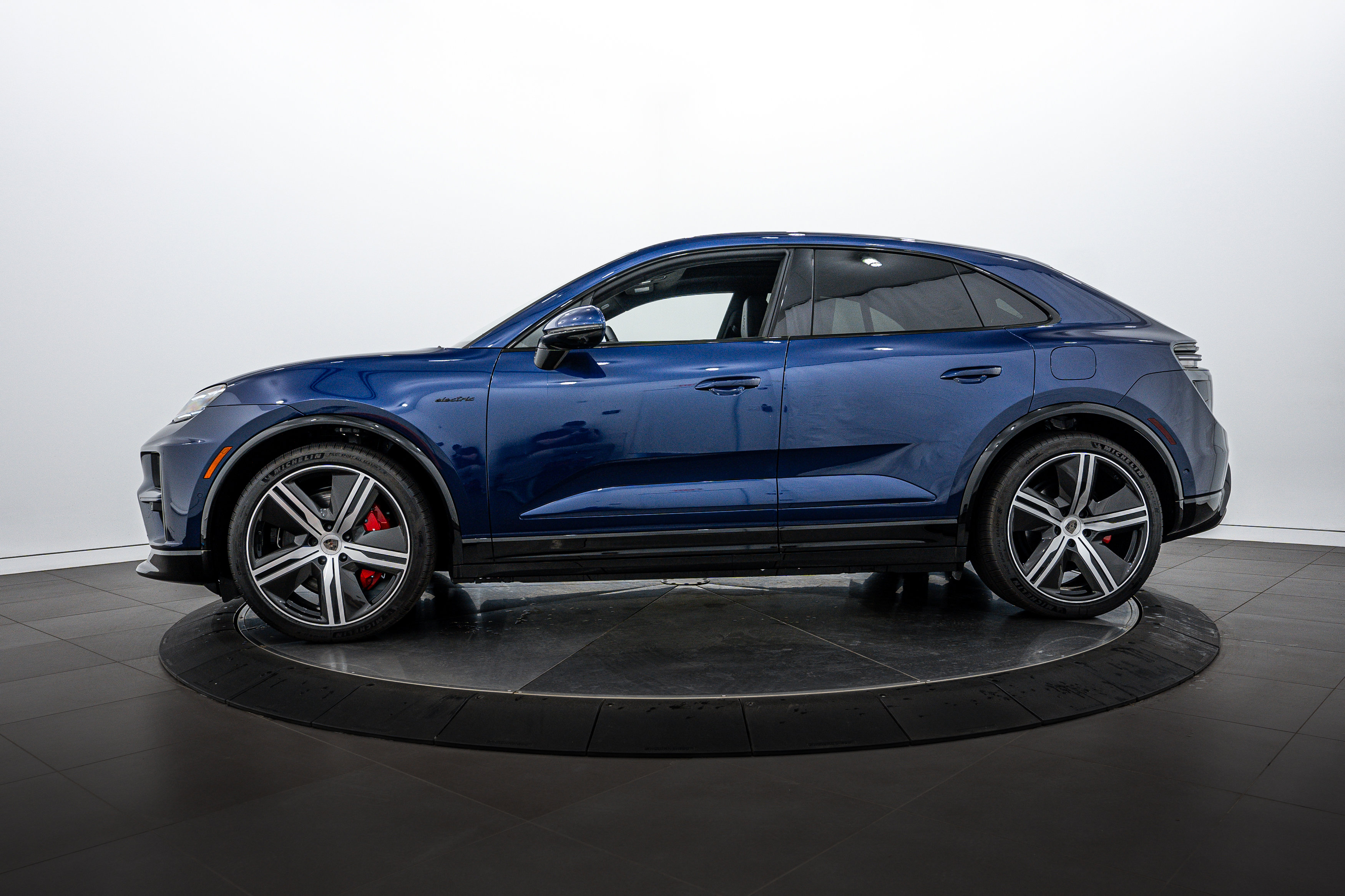 New 2025 Porsche Macan Turbo Electric image 2