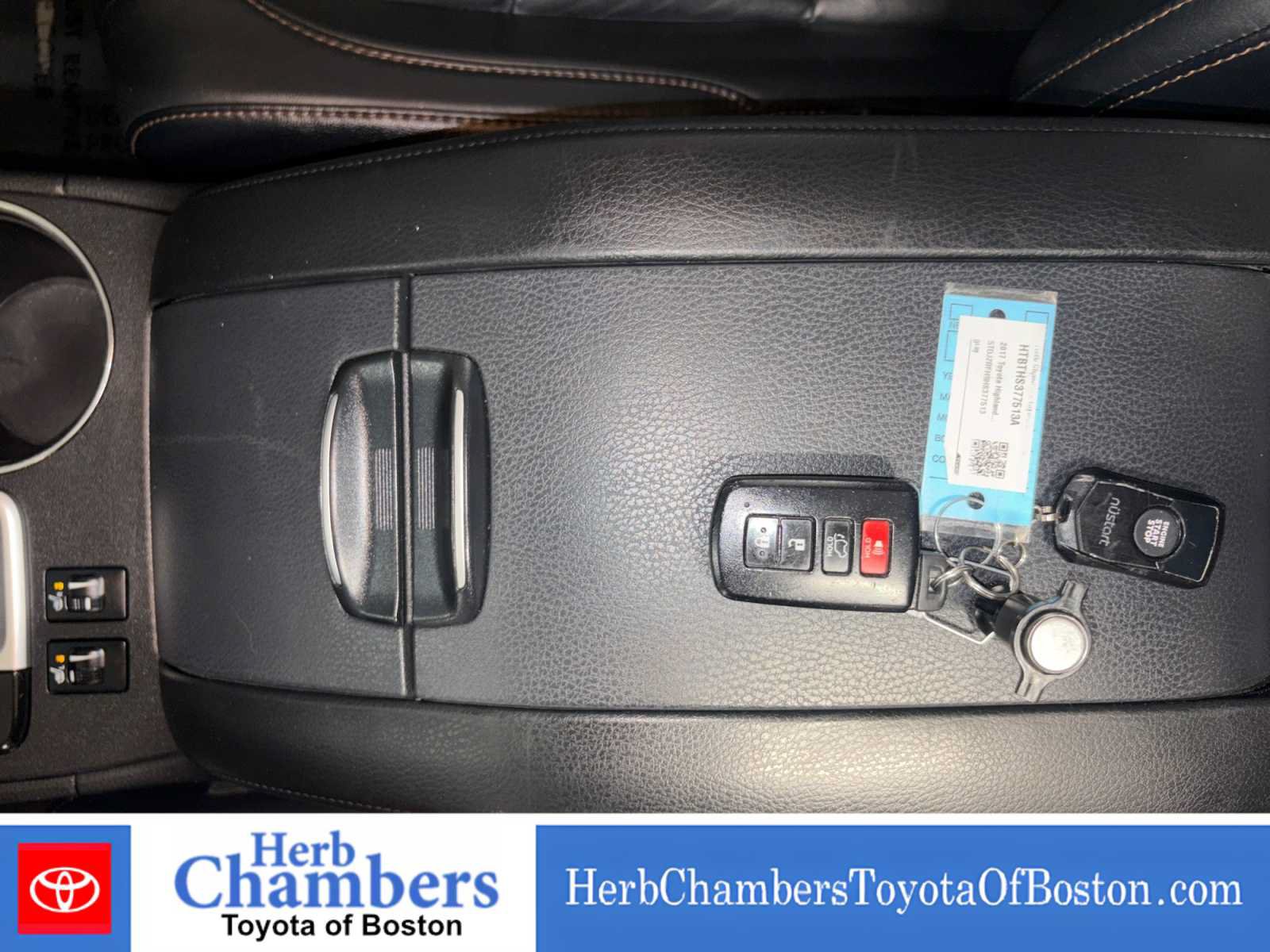 Certified 2017 Toyota Highlander XLE AWD/4WD image 11