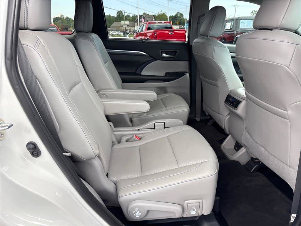 Used 2019 Toyota Highlander Limited AWD/4WD image 6