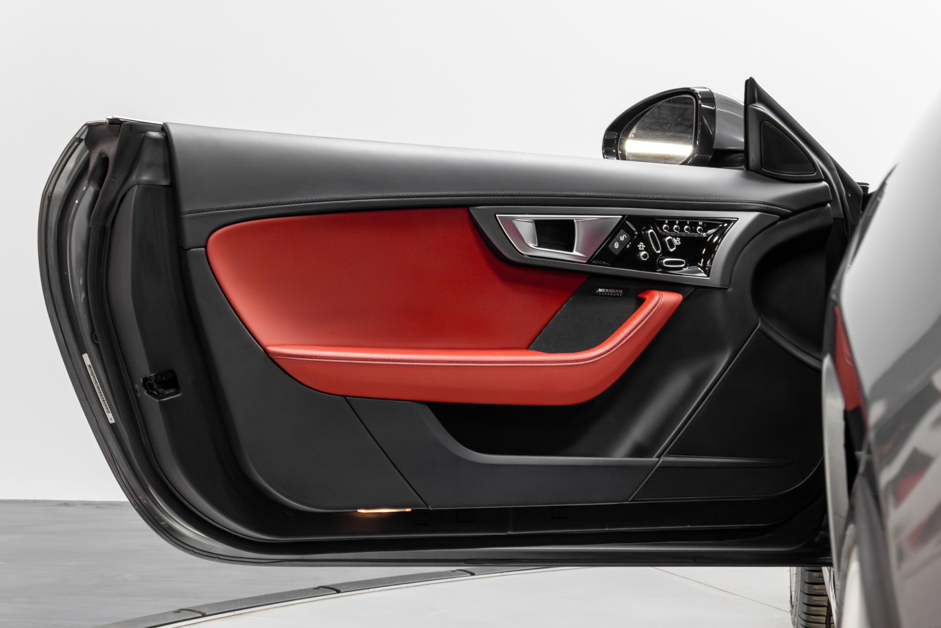 Used 2016 Jaguar F-TYPE S image 38