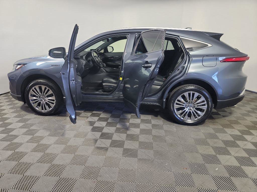 Used 2021 Toyota Venza Limited image 16