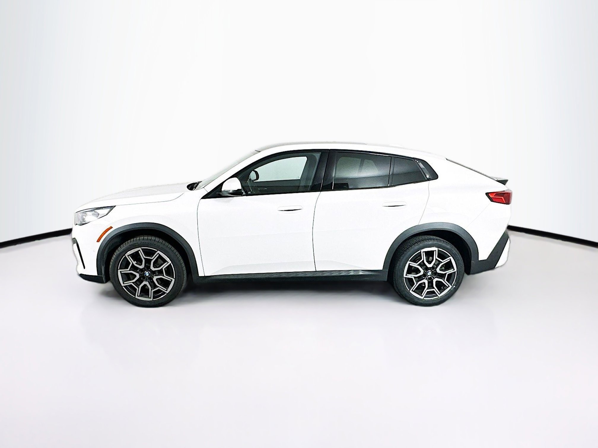 Used 2025 BMW X2 xDrive28i image 4