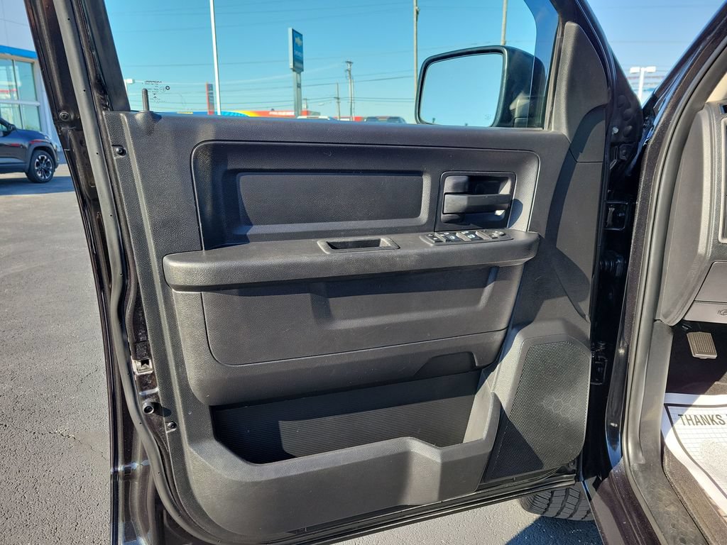 Used 2017 RAM 1500 Express w/ Express Value Package AWD/4WD image 10