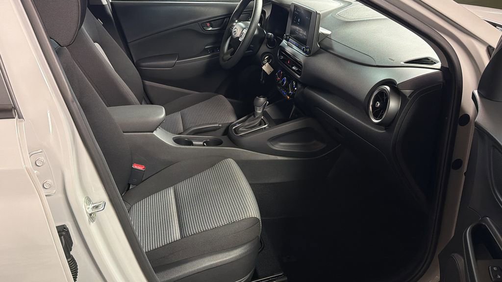 Used 2022 Hyundai Kona SE image 9