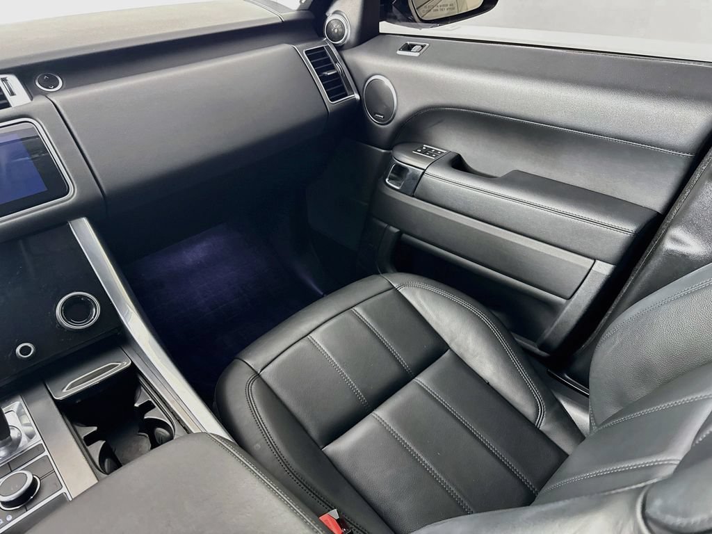 Used 2019 Land Rover Range Rover Sport SE AWD/4WD image 24